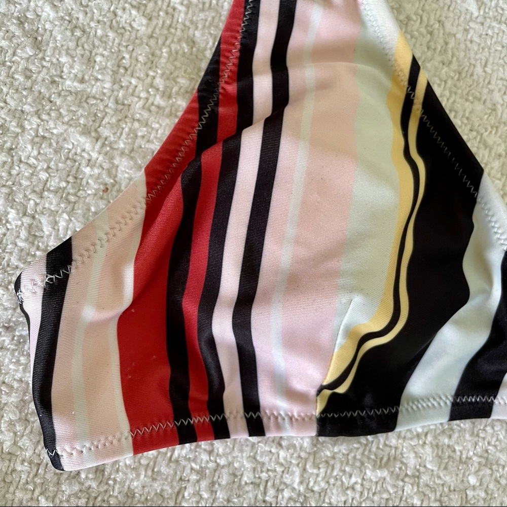 dapper VOLCOM bikini top - Picture 5 of 5